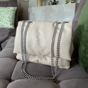 Beige väska - Beige väska i nyskick 🤍