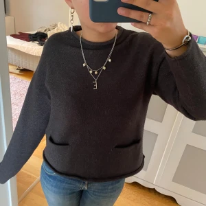 Stickad tröja  - Så fin med fickor, från zara🌸