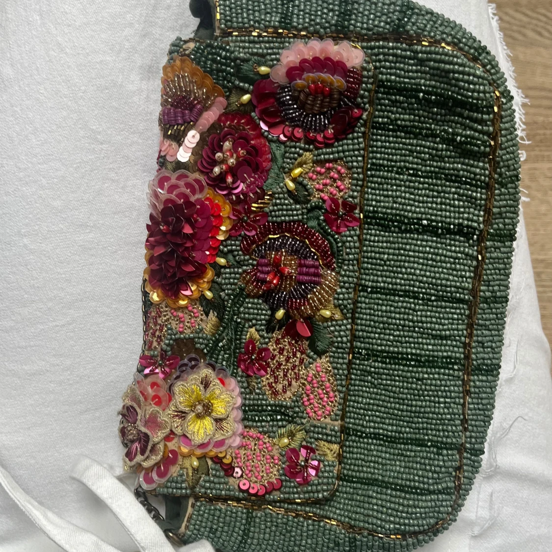 Väska med pärlor & broderi - 90