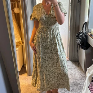 Långklänning - Så fin långklänning från zara. Perfekt i sommar!