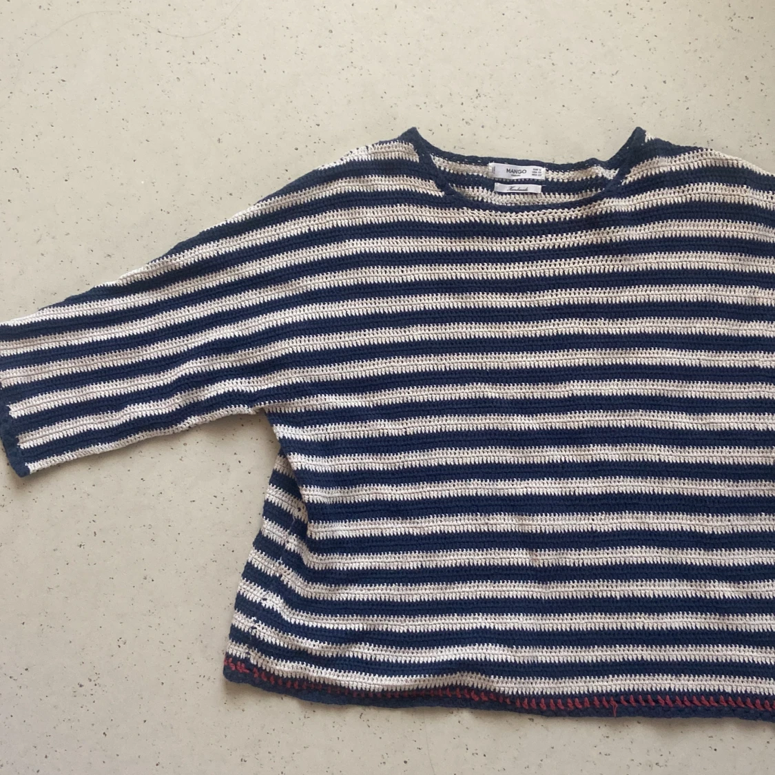 Randig trekvartsärmad stickad tröja