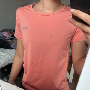 Träningströja karitraa - Rosa träningströja, fläcken är på spegeln inte tröjan