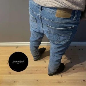 Tiger of Sweden jeans - Säljer ett par feta Tiger of Sweden jeans av model Evolve i stretch👖Storlek: 31/34 (modellen är 185 för referens) | Skick: 10/10 | Pris: 549 kr | Skriv vid minsta fundering