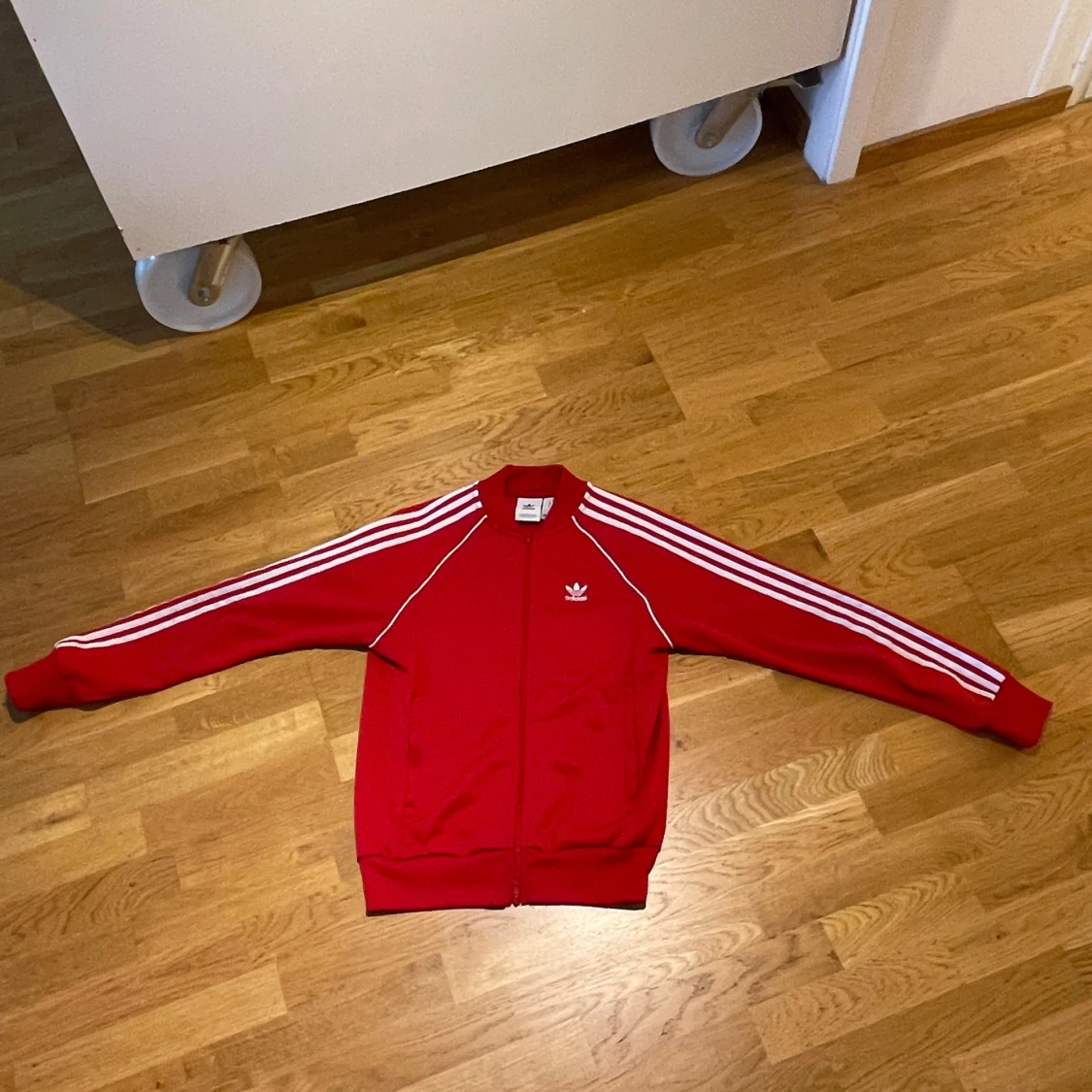 Röd sst tt sweatshirt