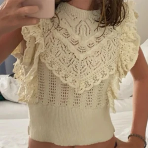 Sommartopp - Jättefin topp från Zara som inte längre säljs, den är i nysskick! 
