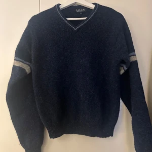 Stickad tröja - Skriv gärna för frågor