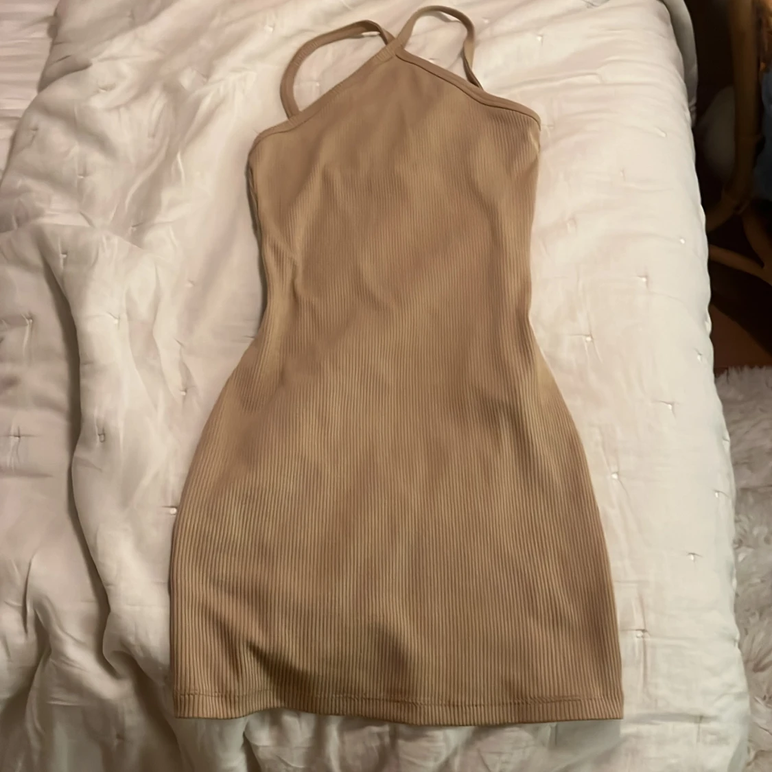 Tight beige klänning