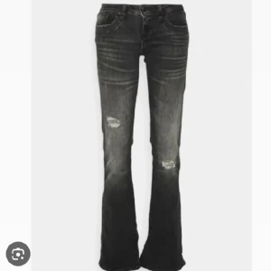 ltb jeans  - super fina ltbjeans. dom är uppsprätta i slutet på byxan vilket gör dom lite längre💕utandefekter, skriv om du vill köpa så slår jag på köpnu😊
