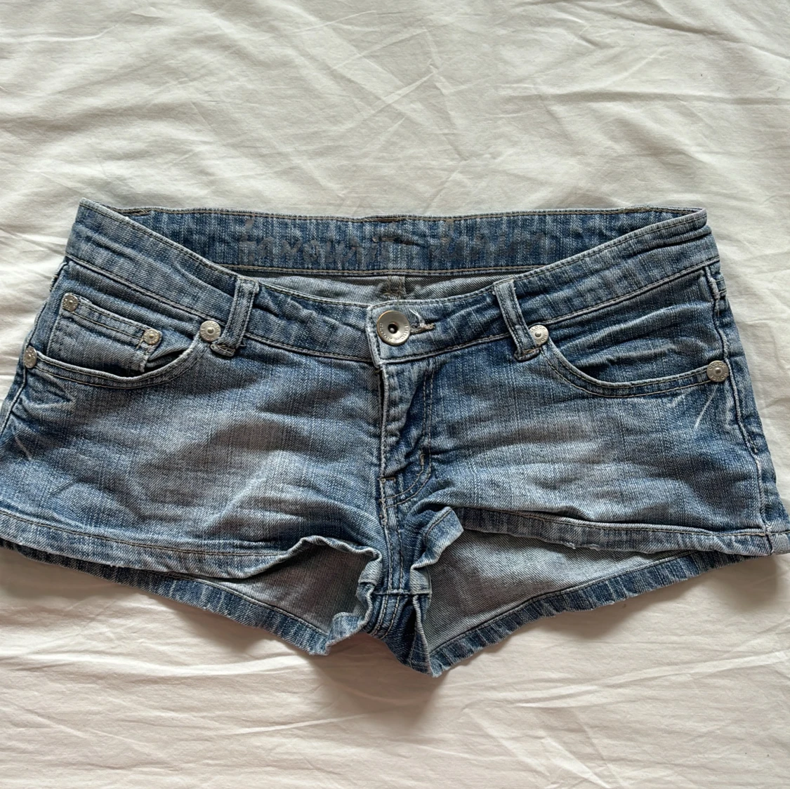 Lågmidjade shorts - 90