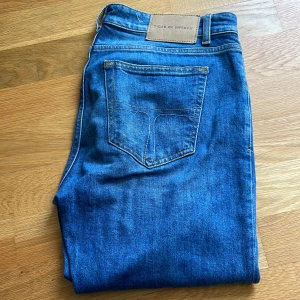 Tiger of Sweden jeans - Riktigt schyssta Tiger of Sweden jeans i toppen skick. Knappt använda och Max använda ett par gånger. Storlek 32/32 i en relativt slimmad modell, Rex heter den.