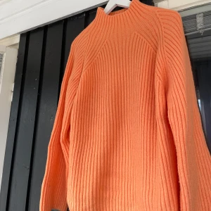 Stickad tröja - Stickad orange tröja från Gina Tricot 