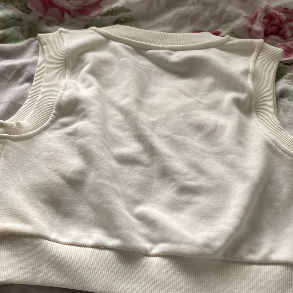 Säljer. Denna här fina tröjan för ändats 75 kr  - 90