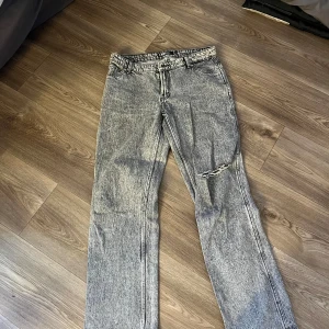 Jeans från newyorker  - Stolek L men känns som M 