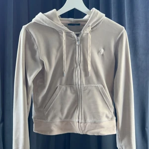 Juicy couture, beige, zip hoodie - Har inte använts, så är i nytt skick💗