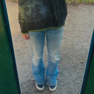 Zara jeans - Säljer då dem inte passade mig tyvärr, lånade bilder från hon jag köpte av🤗