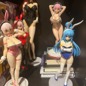 Anime figurer - Säljer en del av mina anime figurer. Lådor finns kvar till figuren ☺️ Ge prisförslag. Kan mötas upp i tc