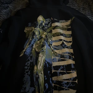 Nirvana hoodie - Väldigt oversized men skön och mysig tröja. Nyskick, inga defekter. Köpt på herravdelningen 