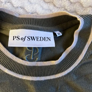 PS of sweden - SUPERSNYGG tröja från PSofSweden, köpt i mars men har använts enstaka gånger på tävling. Jätte luftig och andas bra när man rider. Ljusare färg i verkligheten 💕💕