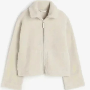 Teddy jacka hm - Super fin Teddy jacka från hm i storlek m men passar även s💕