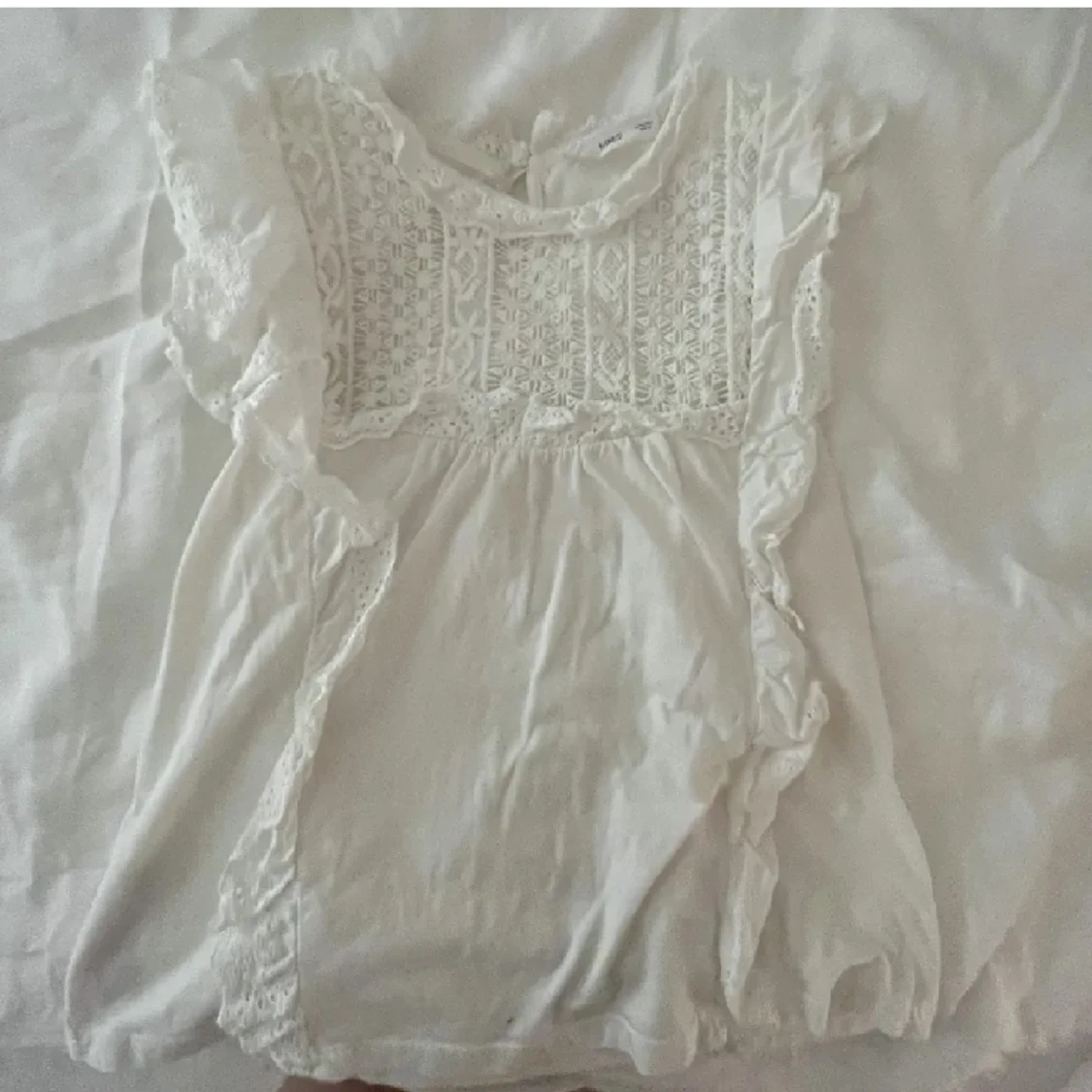 Vit blus från MANGO  - 90