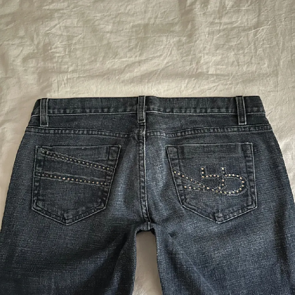 Jätte fina Vintage från Babe äkta från 2000s, köpta här på plick men väljer att sälja vidare 💞 Pris kan diskuteras också🫶🏼. Jeans & Byxor.