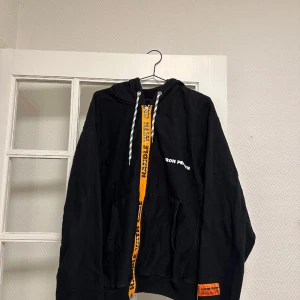 Heron Preston hoodie  - Använd ca 10 gånger Storlek L och är true to size men är lite större i armarna