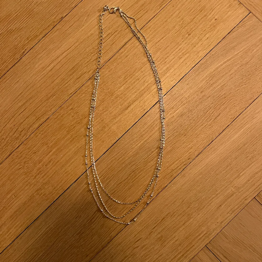 Coolt halsband med ”flera i ett”, aldrig använt . Accessoarer.