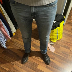 Jeans - Nypris 1200, kontakta för mått eller vid frågor👍