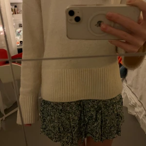 Zara kjol - Superpopulär blommig kjol från zara!!❤️