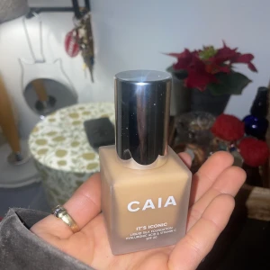 (OTESTAD) Caia foundation - Helt ny , otestad Caia foundation ”It’s Iconic” i färg 3W.Säljer då jag fick i julklapp, men personen köpte fel färg (visste vilken färg jag ville ha sen tidigare), och bytesrätten hann gå ut. 