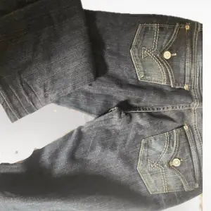 Raka lågmidjade vintage jeans storlek S/M, skriv vid frågor eller fler bilder!!💕