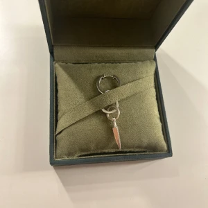 Maria Nilsdotter örhänge  - INTRESSEKOLL på mitt Maria Nilsdotter örhänge, köpt för ca 1 år sen. Skriv för mer information ❤️ ( ANVÄND INTE KÖP NU)