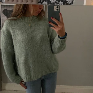 Stickad tröja  - Superfin stickad tröja från ZARA som tyvärr inte kommer till användning! Tar emot prisförslag❤️