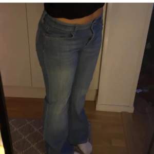 Jätte fina jeans ,Säljer då ja köpte dom på Plick men dom var för stora för mig (lånad bild )