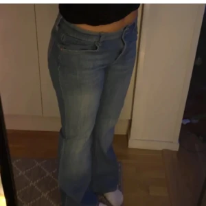 Lågmidjade jeans  - Jätte fina jeans ,Säljer då ja köpte dom på Plick men dom var för stora för mig (lånad bild )