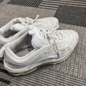 Herr skor - Herr skor som inte används längre,behövs att tvätta annars inget mer