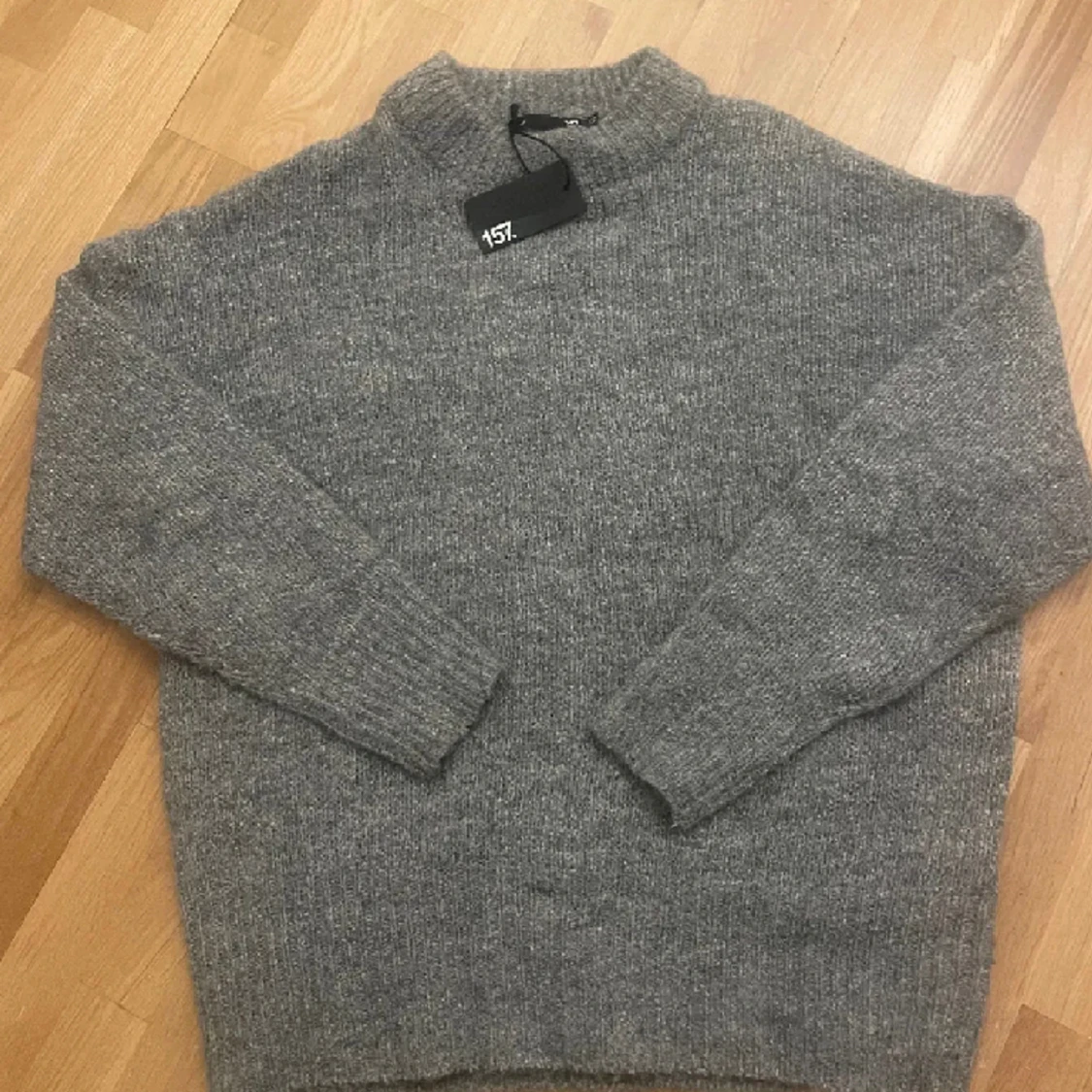 Oanvänd stickad tröja- Lager 157 - 91