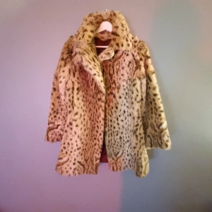 Meopard päls - Fejk - Fräsh och fin fejkpäls.