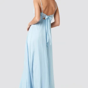 Balklänning - Lång klänning från nakd, Aldrig använd endast provad. Storlek 36,