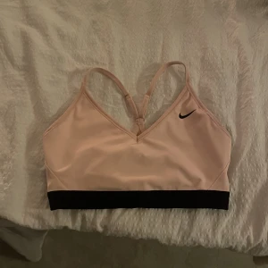 Nike bh - En sportbh från nike utan inlägg. Inga defekter och köpare står dör frakt🥰