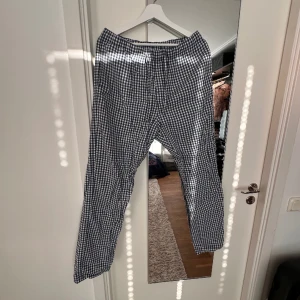 Rutiga byxor/ pyjamasbyxor  - Kvalite: som nya