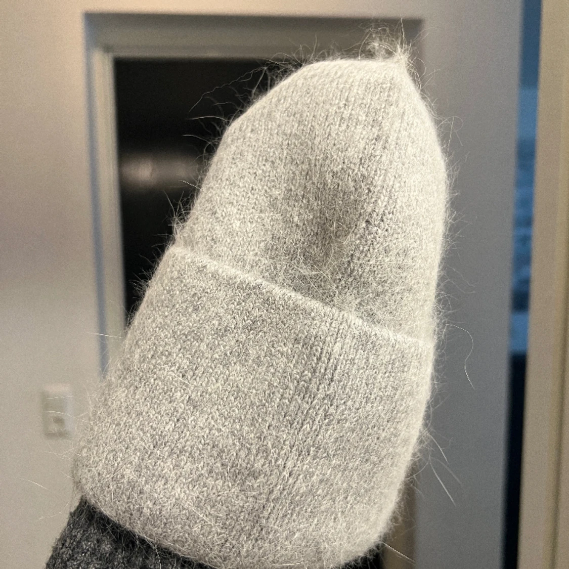 Ljusgrå mössa  - 91