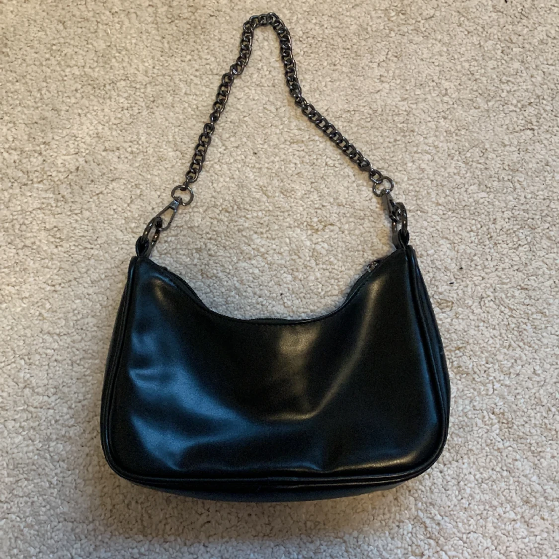 Svart axelremsväska  - 90