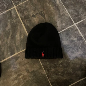 Polo Ralph Lauren Merino Wool Beanie Black mössa - Oanvänd Polo Ralph lauren