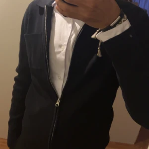 Cardigan - Säljer min as snygga cardigan i storlek S. Skick 10/10. Hör av dig vid frågor!!