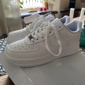 Nike air force 1  - Helt nya, oanvända, äkta, som jag fick i julklapp men som jag säljer då det inte är något jag är i behov av💕