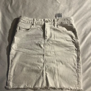 Söt vit jeans kjol - Jättesöt jeanskjol 🫶 Sitter jättefint  