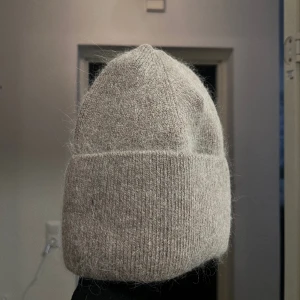 Brunn tunn mössa  - Kasmirmix, skön och snygg 