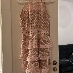 Klänning rosa  - Rosa klänning från Nelly stolek 10 motsvarade 34/36! 