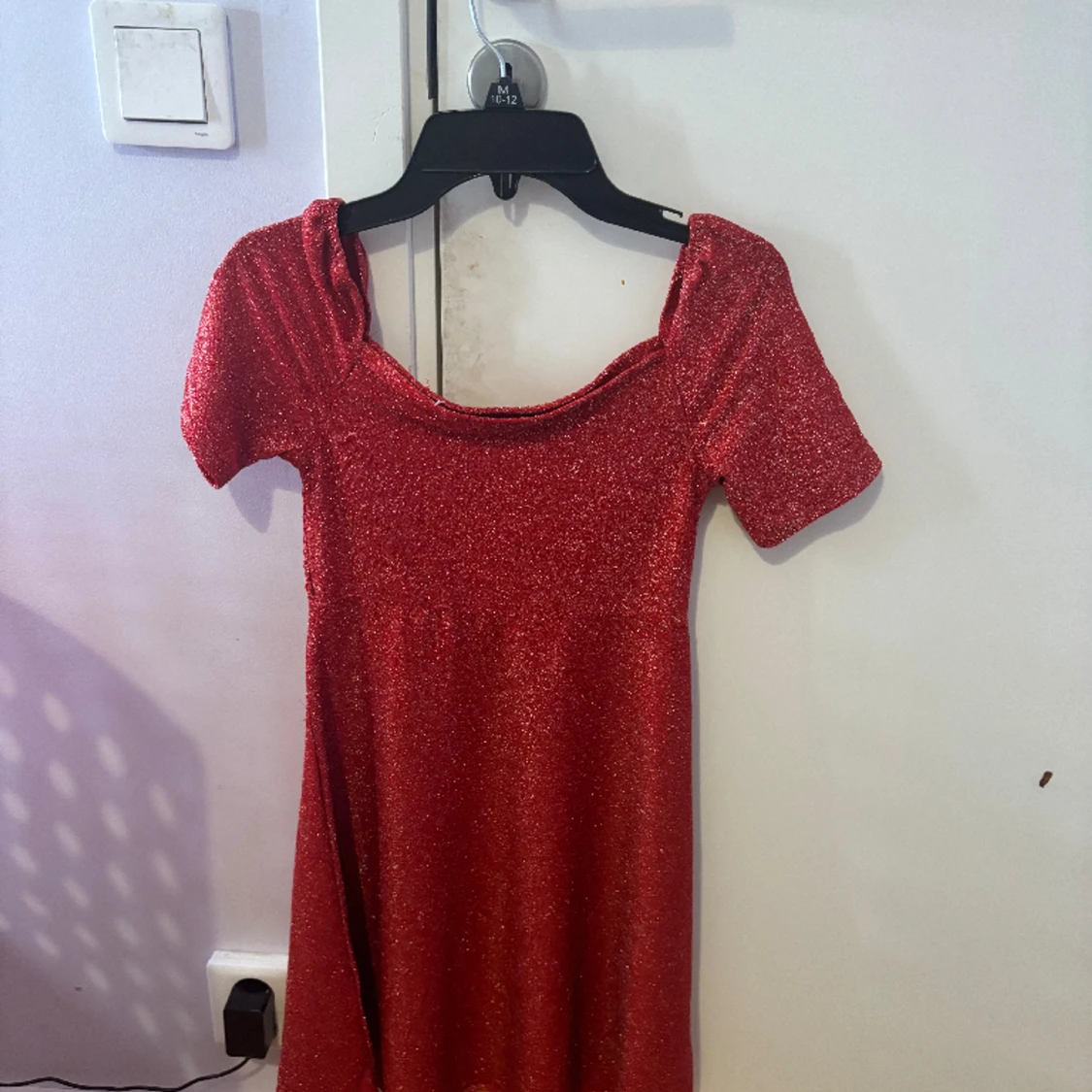 Röd julig klänning med räfflat - 90